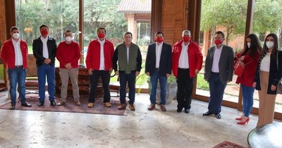 La Nación / Candidatos de la ANR de Paraguarí se reunieron con Horacio Cartes