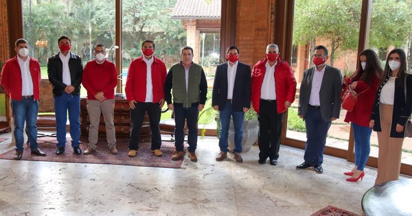 La Nación / Candidatos de la ANR de Paraguarí se reunieron con Horacio Cartes