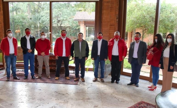 Diario HOY | Cartes recibe a candidatos a intendentes de Paraguarí