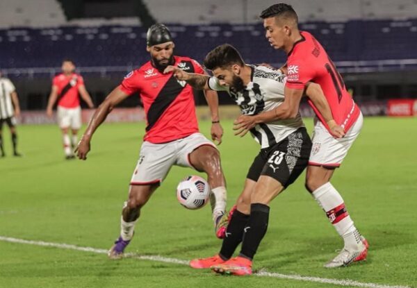 Libertad cae de local ante Goianiense