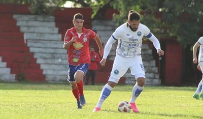 Versus / Primera B: El Cristóbal Colón de Mario Ricardo y Limpeño lideran el pelotón