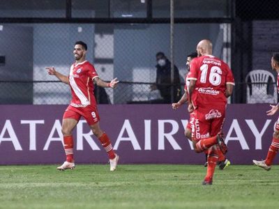 Gabriel Ávalos mantiene líder a Argentinos Juniors
