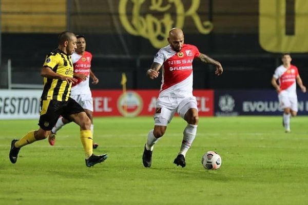 Versus / River Plate sufre una goleada en la casa del histórico Peñarol de Uruguay