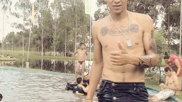 CELOSO CASI MATÓ A PUÑALADAS A SU PAREJA POR NO MOSTRARLE EL CELULAR