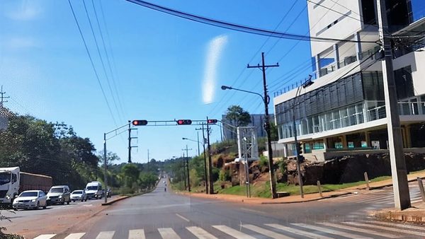 MUCHAS QUEJAS POR NUEVO CRUCE SEMAFÓRICO INSTALADO EN LA EX SÚPER CARRETERA DE CDE