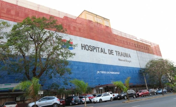 Funcionarios del Hospital del Trauma exigen la aplicación de la Ley de recategorización salarial | Ñanduti