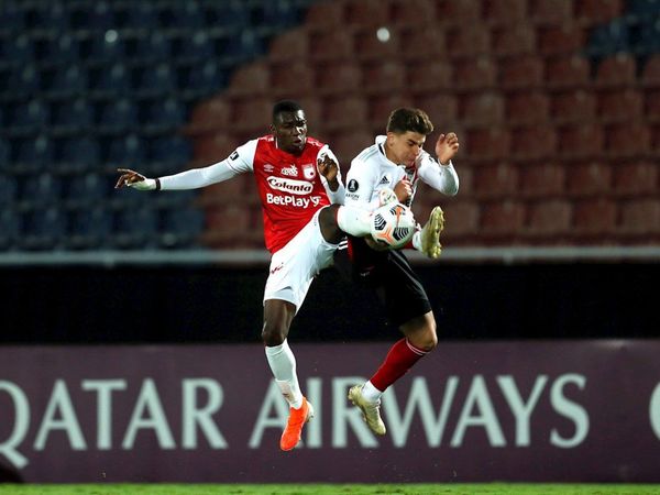 Los palos salvan a Santa Fe y River comparte liderato con Fluminense