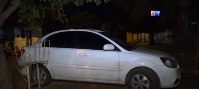 Valiente conductora evita el robo de su auto al enfrentarse con el ladrón | Noticias Paraguay
