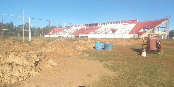 Obras en el estadio que "Trato apu'a” prometió están totalmente abandonadas - Noticiero Paraguay