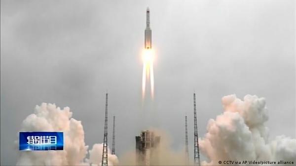 China descarta riesgos en el reingreso de su cohete fuera de control - El Trueno