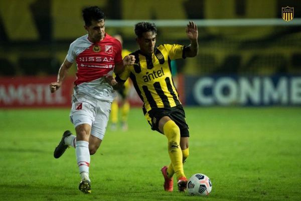 River Plate cae goleado en Uruguay