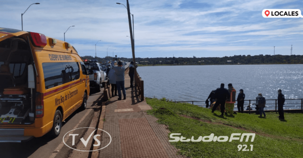 UNA JOVEN SE ARROJÓ AL RÍO DESDE EL PUENTE MBÓI KA’E