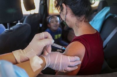 Habría una tendencia mundial a aplicar una sola dosis de vacuna contra el covid - Megacadena — Últimas Noticias de Paraguay