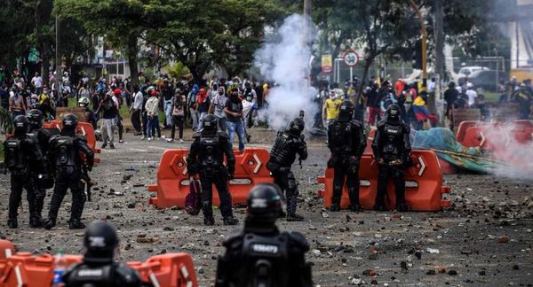 HRW: Policía lanza proyectiles desde tanquetas a manifestantes en Colombia