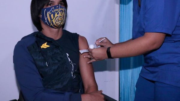 Comenzó la vacunación en el fútbol paraguayo