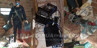 POLICÍAS LOGRAN RECUPERAR ELEMENTOS VALIOSOS HURTADOS DE LA ESC. SANTA CLARA.