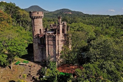 El Castillo Echauri: un sueño medieval que podría convertirse en parque temático