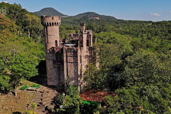 El Castillo Echauri: un sueño medieval que podría convertirse en parque temático