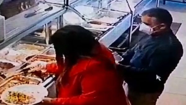 Video capta al sospechoso del hurto de un celular en un comedor