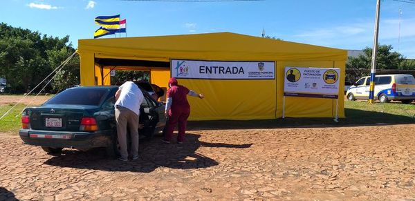 Ciudadanos se retiraron molestos del vacunatorio en Luque - Nacionales - ABC Color