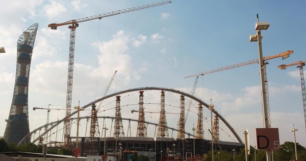 La Nación / Más de 6.500 trabajadores murieron durante la construcción de estadios en Qatar