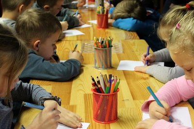 Francia prohibió lenguaje inclusivo por considerarlo un obstáculo para el aprendizaje