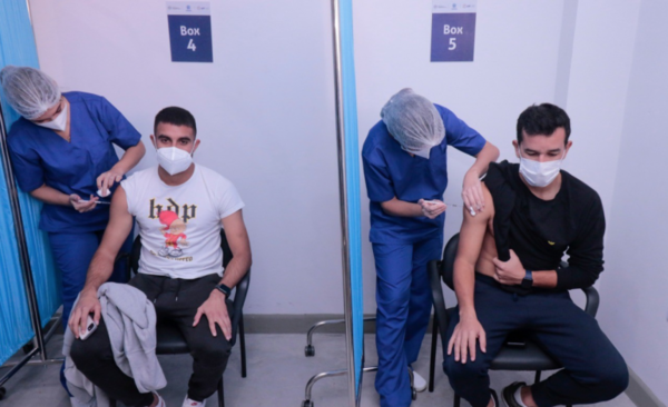 Diario HOY | Plantel decano recibe vacunas para la covid-19