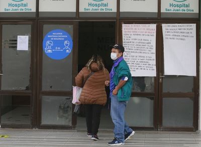 Médicos bolivianos cumplen un paro de 24 horas entre advertencias del Gobierno - MarketData