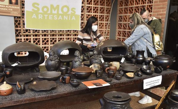 Artesano ohechauka umi cerámica, especial ombojopói Sy Ára - ABC Remiandu - ABC Color