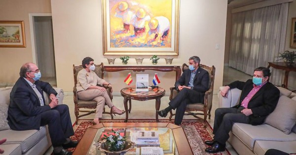 La Nación / Abdo Benítez mantuvo una reunión de cortesía con González Laya