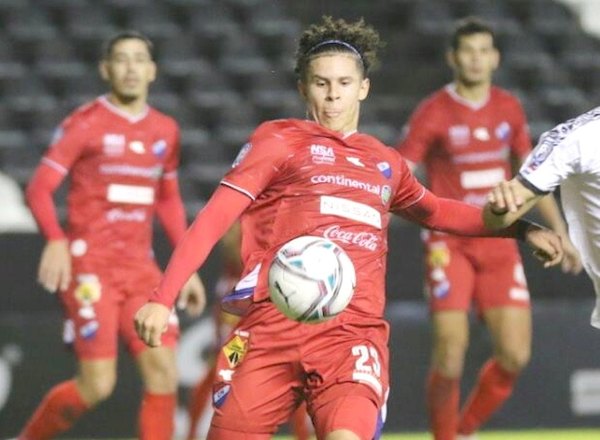 Crónica / CARLOS ESPÍNOLA: “A QUIÉN NO LE GUSTARÍA JUGAR EN CERRO”