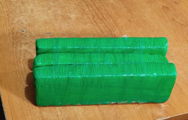 Guardicárceles de Tacumbú encontraron tres paquetes de marihuana en una de sus garitas - Nacionales - ABC Color