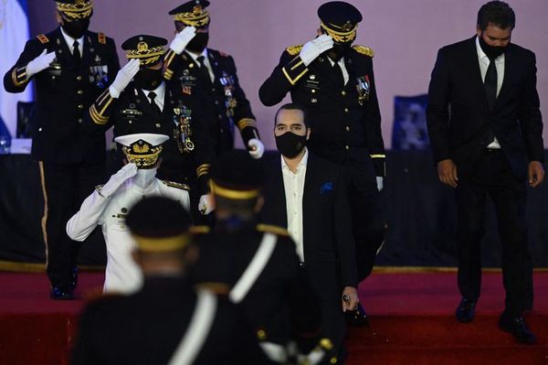 Bukele exalta la labor del Ejército ante los “enemigos internos y externos” - Mundo - ABC Color