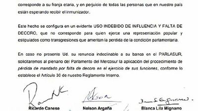 Exigen la renuncia de parlasuriano que se benefició con  vacunas vip