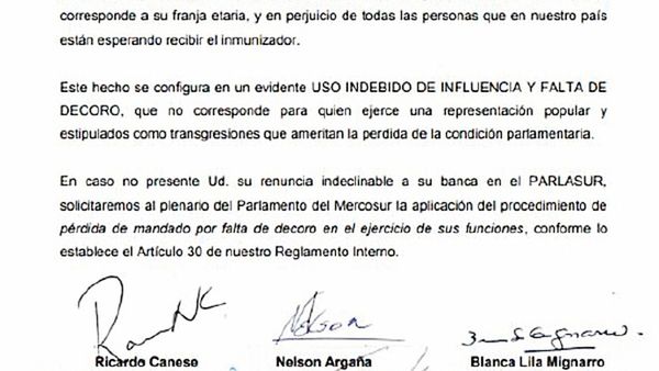 Exigen la renuncia de parlasuriano que se benefició con vacunas vip