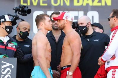 “Canelo” Álvarez vs Billy Joe Saunders: el cara a cara de los boxeadores en ceremonia de pesaje