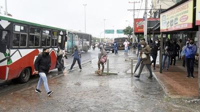 Transportistas sancionados durante la pandemia igual cobran subsidio estatal - Nacionales - ABC Color