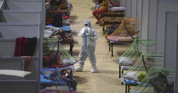 La Nación / India supera las 4 mil muertes diarias por COVID-19, en medio de debate sobre liberación de patentes