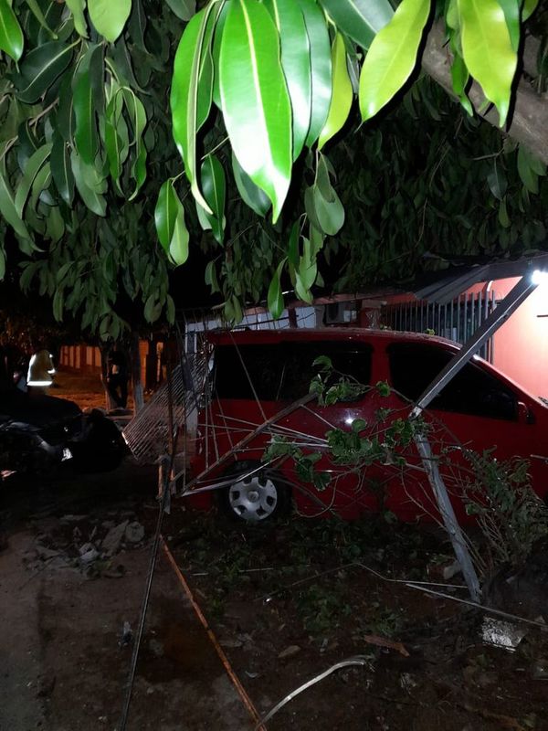 Daños materiales por accidente de tránsito en Ayolas - Nacionales - ABC Color