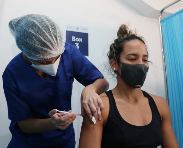 Nueva jornada de inmunización benefició a las atletas del fútbol femenino | .::Agencia IP::.