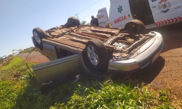 Aparatoso vuelco sobre Ruta Py 07