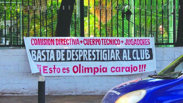 Olimpia: En el club aparecieron mensajitos para nada amorosos