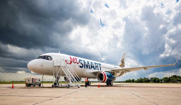 Aerolínea low cost solicitó operar ruta a Santiago y Buenos Aires