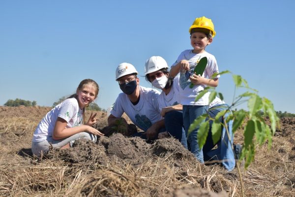 A Todo Pulmón planta 10.000 árboles en el Guairá | Ñanduti