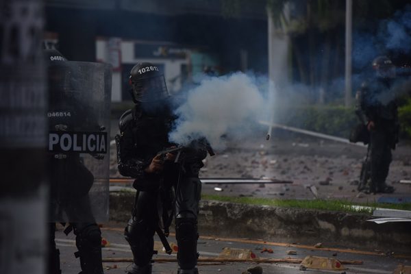 Defensores de derechos humanos, blancos de la brutal represión en Cali - MarketData