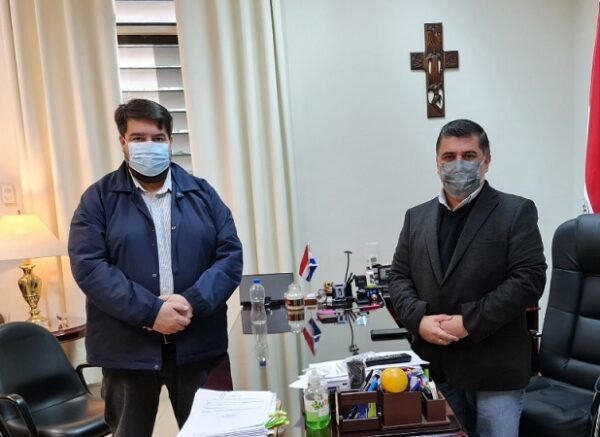 Director arregla situación y seguirá en el cargo