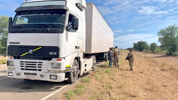 Retienen un vehículo con paquetes de supuesta cocaína en Infante Rivarola | Ñanduti