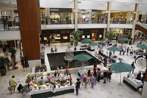Tiroteo en concurrido centro comercial de Miami