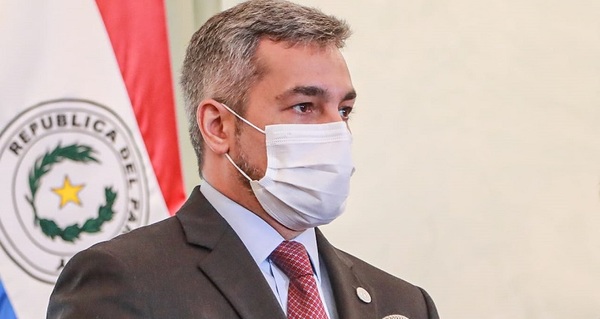 Presidente va a aislamiento por dos casos positivos en su entorno