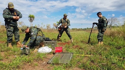Explosivistas destruyen pistas del narcotráfico eb Concepción